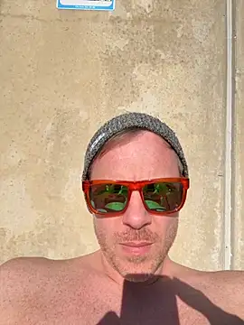 Snapshot of lukas_24 chatting on 10/12/25, 09:14 lukas 24 online show from 10/12/25, 09:14