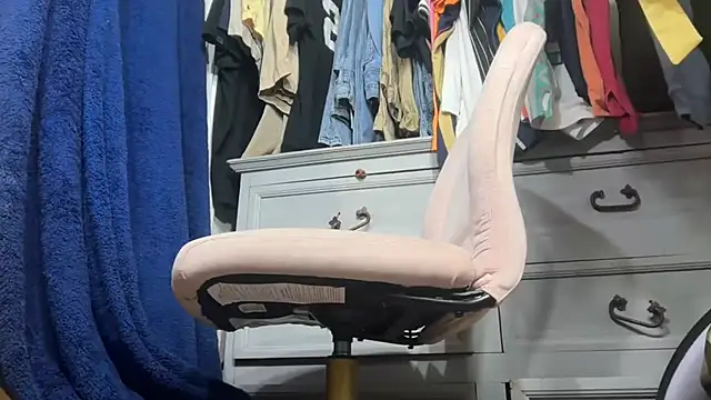 bearcub300 online show from 11/15/25, 08:44