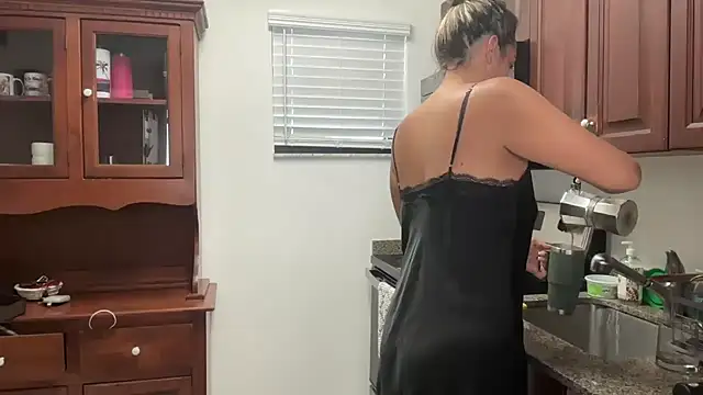 prettyykitty22 online show from 11/03/25, 02:18