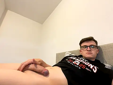 Snapshot of Eternelfrisson chatting on 09/27/25, 04:34 Eternelfrisson online show from 09/27/25, 04:34