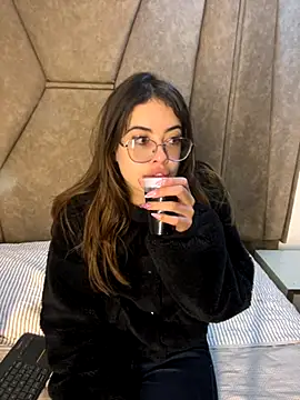 Snapshot of Isabela_Colins chatting on 09/09/25, 12:59 Isabela Colins online show from 09/09/25, 12:59