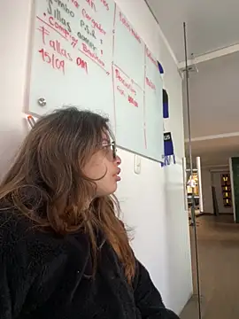 Snapshot of Isabela_Colins chatting on 09/17/25, 12:40 Isabela Colins online show from 09/17/25, 12:40