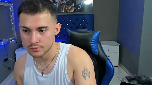 Snapshot of BrunoWalkerr chatting on 09/12/25, 01:44 BrunoWalkerr online show from 09/12/25, 01:44