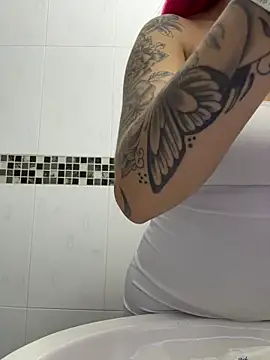 Snapshot of Scarlett_fiire chatting on 11/02/25, 03:03 Scarlett fiire online show from 11/02/25, 03:03