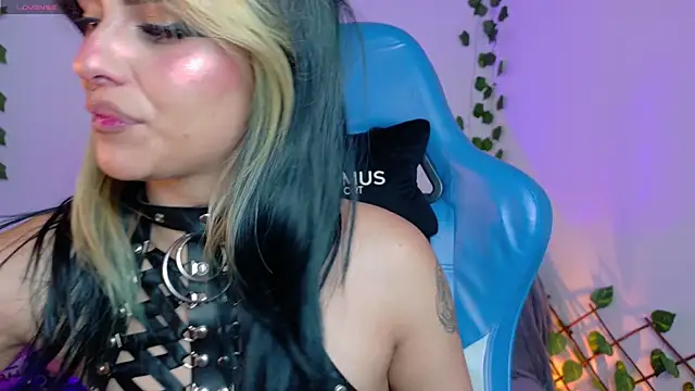 Snapshot of blue_kitten chatting on 09/11/25, 06:13 blue kitten online show from 09/11/25, 06:13