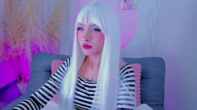 Snapshot of cuteezoe chatting on 11/18/25, 04:39 cuteezoe online show from 11/18/25, 04:39