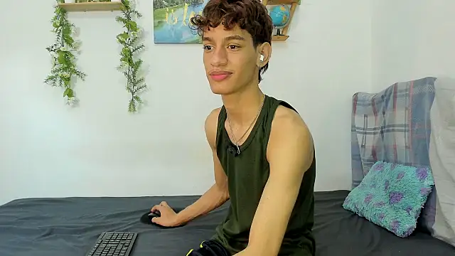 Peterfrost19 online show from 10/03/25, 10:07