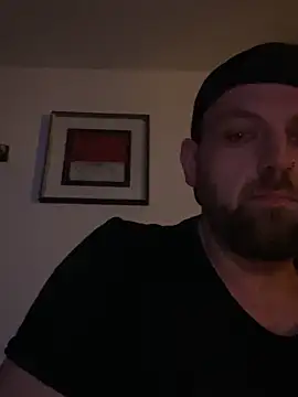 Snapshot of madmiki chatting on 11/12/25, 12:22 madmiki online show from 11/12/25, 12:22