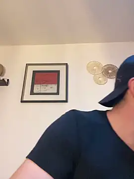 Snapshot of madmiki chatting on 11/15/25, 08:49 madmiki online show from 11/15/25, 08:49