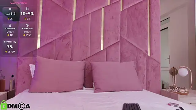 Snapshot of RubyVibe_ chatting on 10/25/25, 04:31 RubyVibe online show from 10/25/25, 04:31