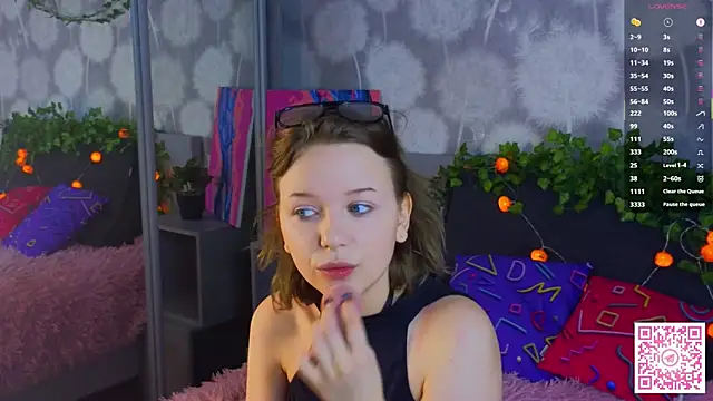 EmiliSaren online show from 09/29/25, 05:07