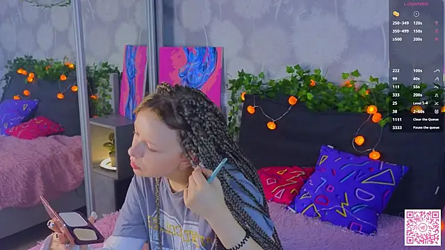 EmiliSaren online show from 10/05/25, 03:32