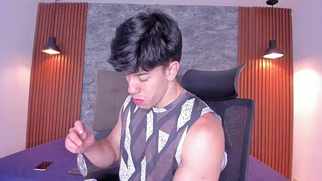 MaxCooper1 online show from 10/06/25, 08:39