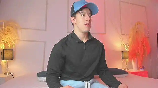 MaxCooper1 online show from 10/27/25, 08:02