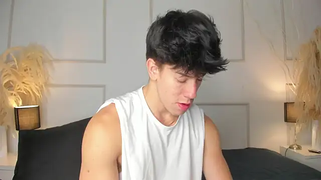 MaxCooper1 online show from 10/28/25, 08:22