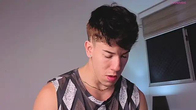 MaxCooper1 online show from 11/28/25, 04:26