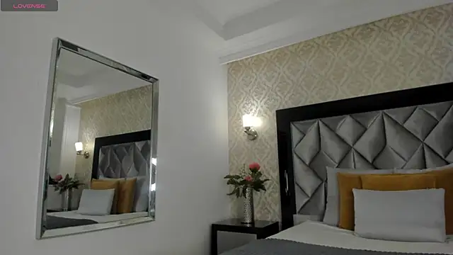 Snapshot of Layla_Mackenzie chatting on 10/15/25, 11:27 Layla Mackenzie online show from 10/15/25, 11:27