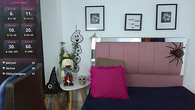 Lele F w online show from 10/31/25, 08:43