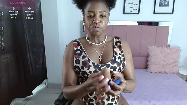 Lele F w online show from 11/19/25, 07:47