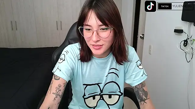 Yulienneg online show from 11/06/25, 07:48