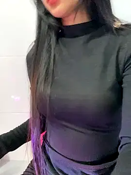 Snapshot of Sexlove_bb chatting on 12/05/25, 05:05 Sexlove bb online show from 12/05/25, 05:05