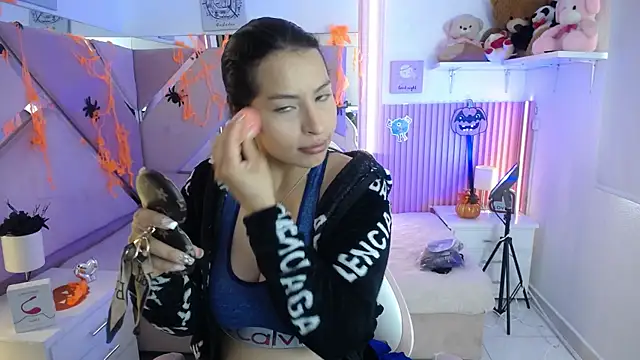 Mia garcia28 online show from 10/24/25, 07:54