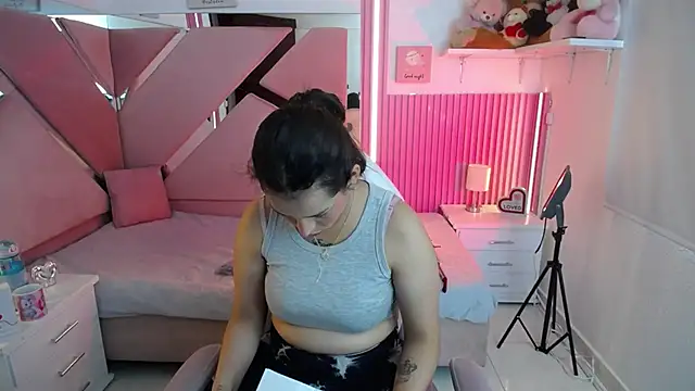 Mia garcia28 online show from 11/14/25, 07:45