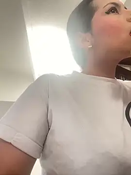 Mia garcia28 online show from 11/18/25, 08:02