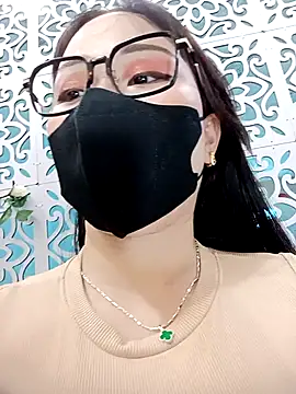 Bonnie-2k online show from 10/14/25, 08:15