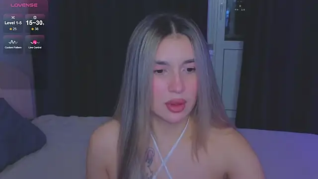 Snapshot of RoxyChill chatting on 09/22/25, 07:49 RoxyChill online show from 09/22/25, 07:49