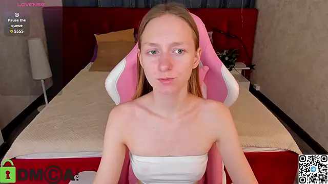 Mia E1fie online show from 11/22/25, 01:59