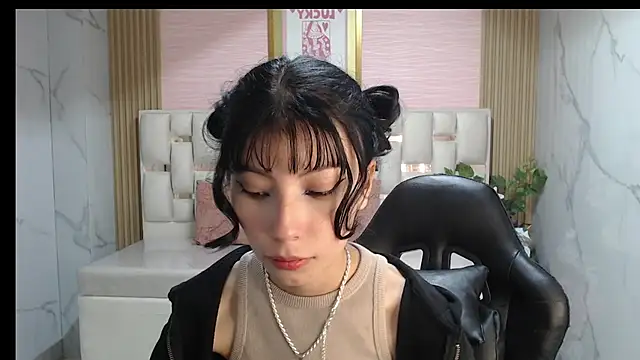 Snapshot of verana_s chatting on 10/17/25, 03:53 verana s online show from 10/17/25, 03:53
