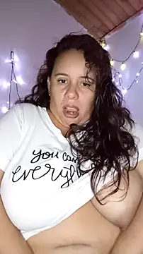 Snapshot of luzdanna chatting on 10/08/25, 03:37 luzdanna online show from 10/08/25, 03:37