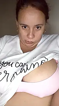 Snapshot of luzdanna chatting on 10/22/25, 04:40 luzdanna online show from 10/22/25, 04:40