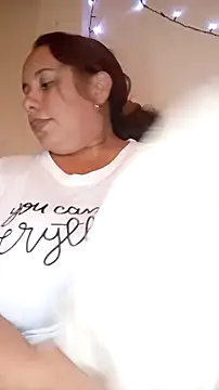 Snapshot of luzdanna chatting on 11/02/25, 06:43 luzdanna online show from 11/02/25, 06:43