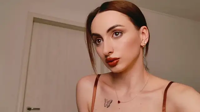 Snapshot of AuraPure chatting on 10/23/25, 06:50 AuraPure online show from 10/23/25, 06:50