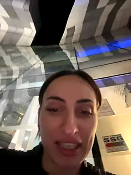 Snapshot of AuraPure chatting on 10/24/25, 04:58 AuraPure online show from 10/24/25, 04:58