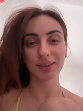 Snapshot of AuraPure chatting on 11/17/25, 07:52 AuraPure online show from 11/17/25, 07:52