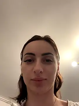 Snapshot of AuraPure chatting on 11/19/25, 04:34 AuraPure online show from 11/19/25, 04:34