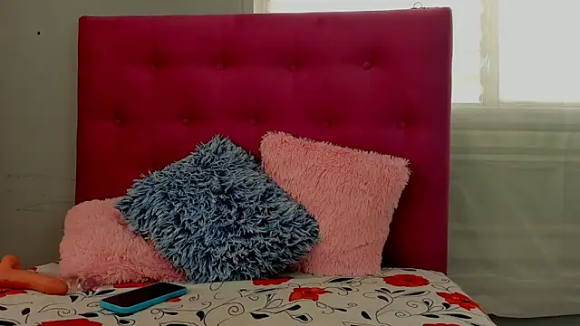 Snapshot of Veronica_mellerr chatting on 10/11/25, 03:43 Veronica mellerr online show from 10/11/25, 03:43