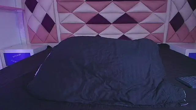 valecastro  online show from 09/18/25, 07:16