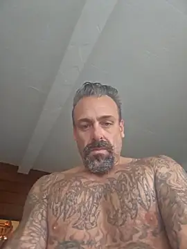 Snapshot of sethdarby chatting on 11/15/25, 05:31 sethdarby online show from 11/15/25, 05:31