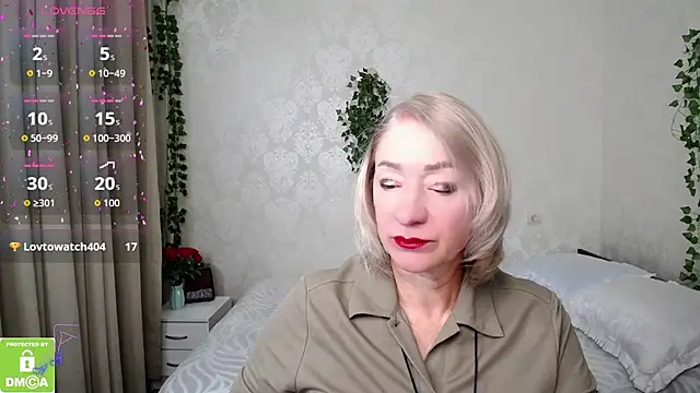 hunters woman online show from 10/13/25, 01:11