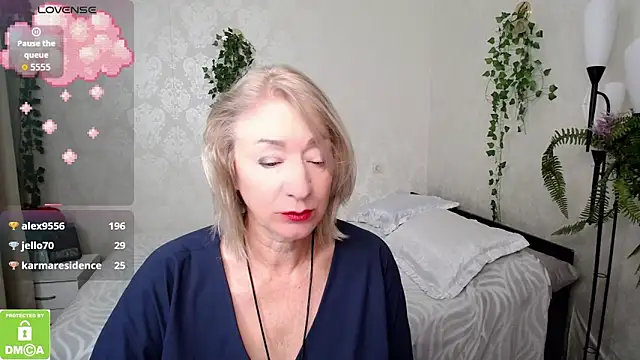 hunters woman online show from 10/15/25, 01:28