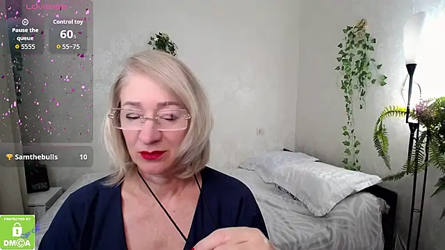 hunters woman online show from 10/17/25, 01:57