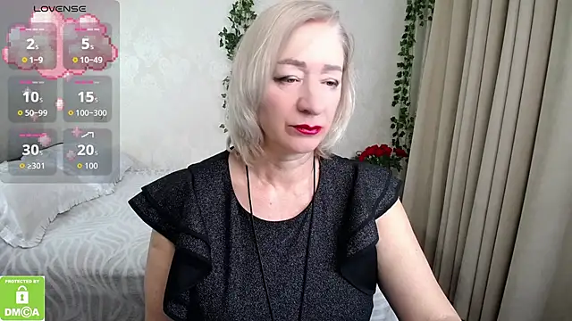 hunters woman online show from 11/07/25, 02:17