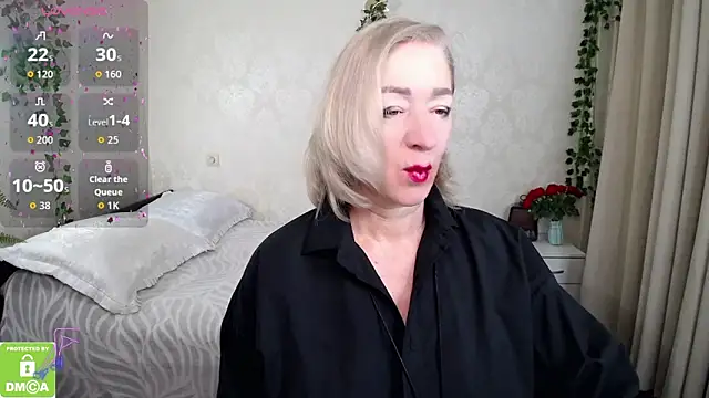 hunters woman online show from 11/10/25, 02:05