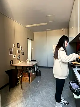 Snapshot of xiaomei-11 chatting on 10/20/25, 04:46 xiaomei-11 online show from 10/20/25, 04:46