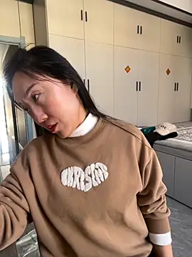 Snapshot of xiaomei-11 chatting on 10/26/25, 02:06 xiaomei-11 online show from 10/26/25, 02:06