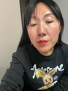 Snapshot of xiaomei-11 chatting on 11/13/25, 07:07 xiaomei-11 online show from 11/13/25, 07:07